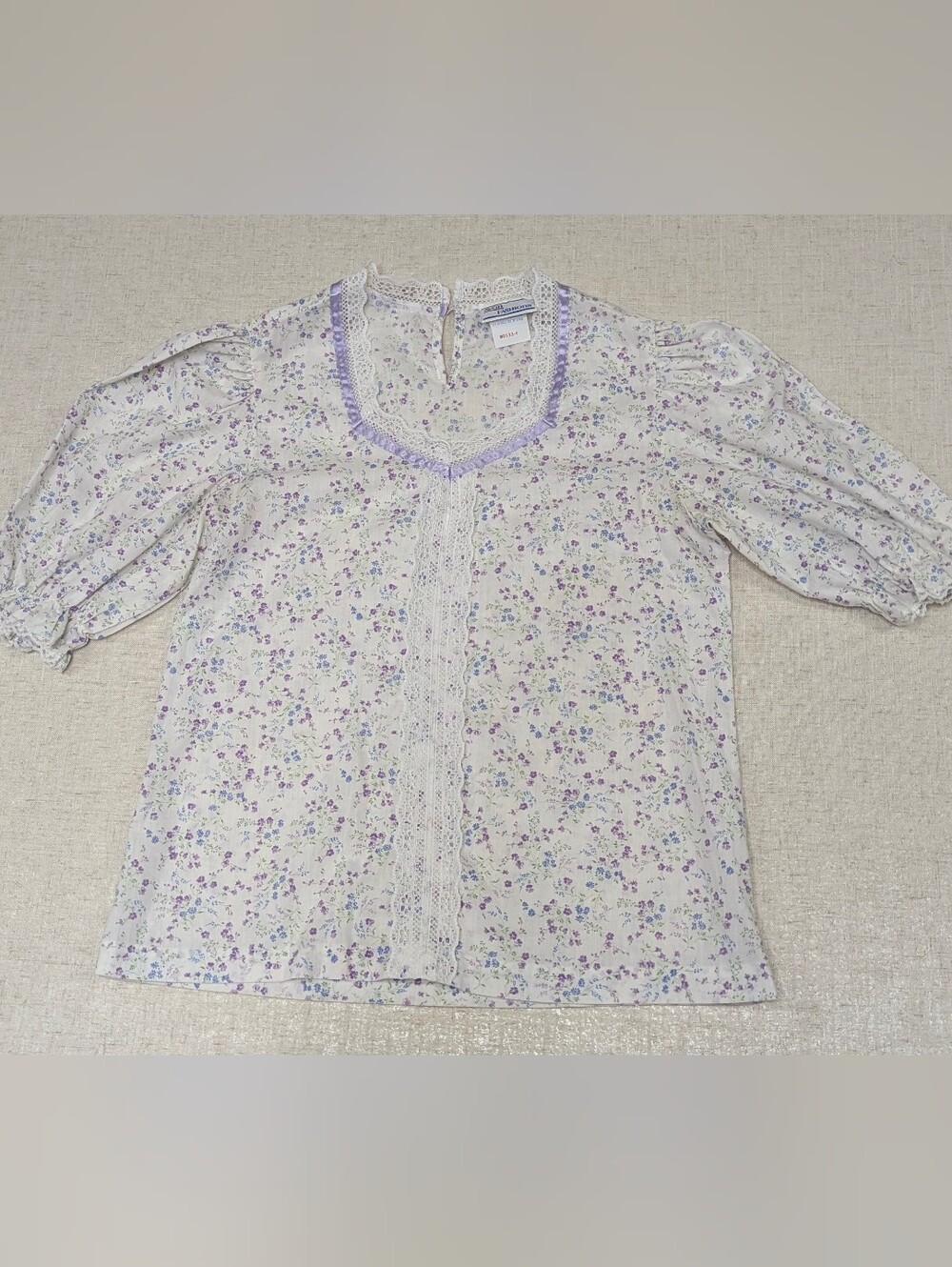 Vintage Avon Fashions Floral Lace-Trim Top Sz vintage 11/12 (M)